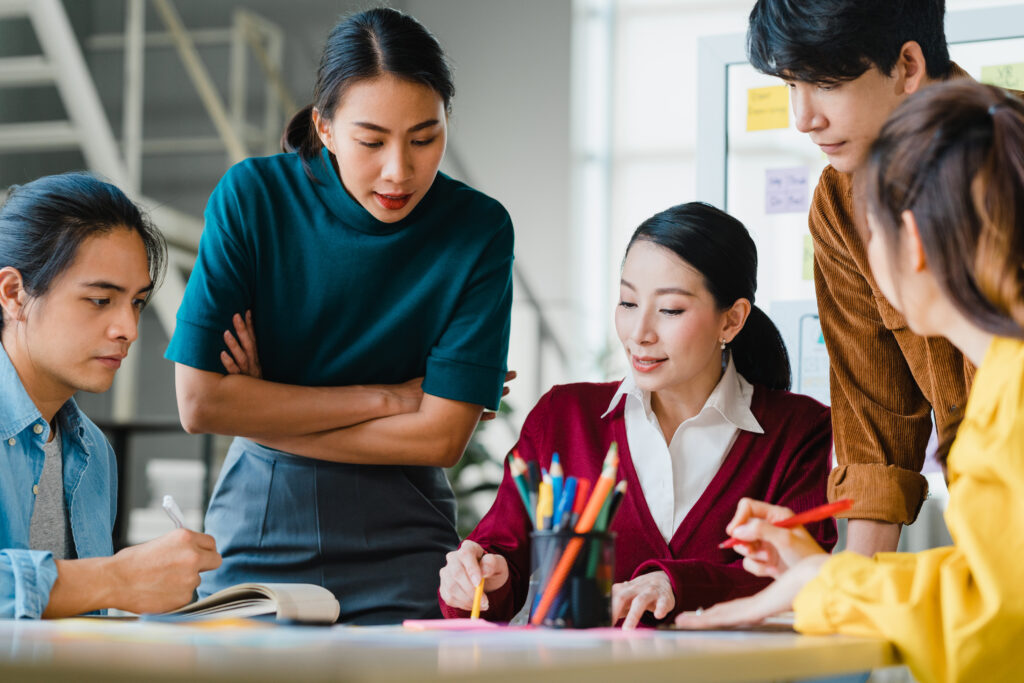 Hãy lắng nghe phản hồi từ người khác và sẵn lòng thay đổi và cải thiện như cần thiết.